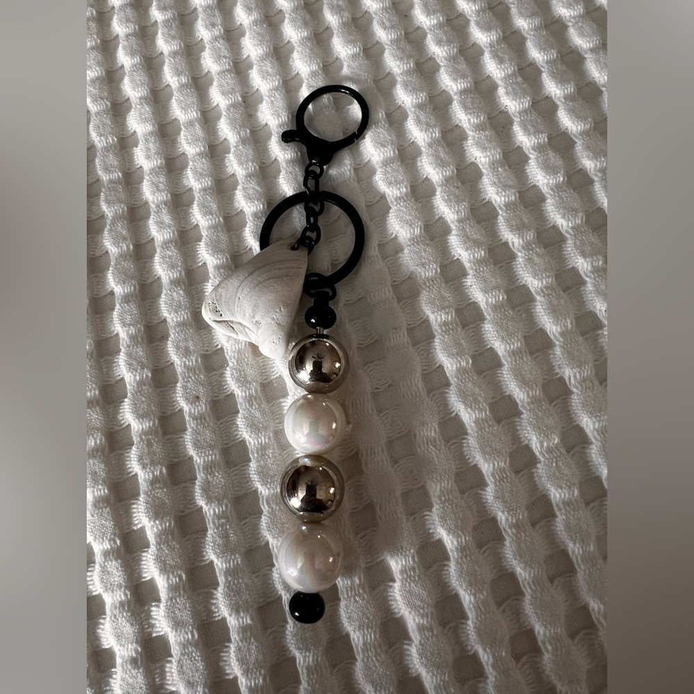 Handmade Coastal Purse Charm / Keychain – Black  & Silver Beads w Seashell Rock